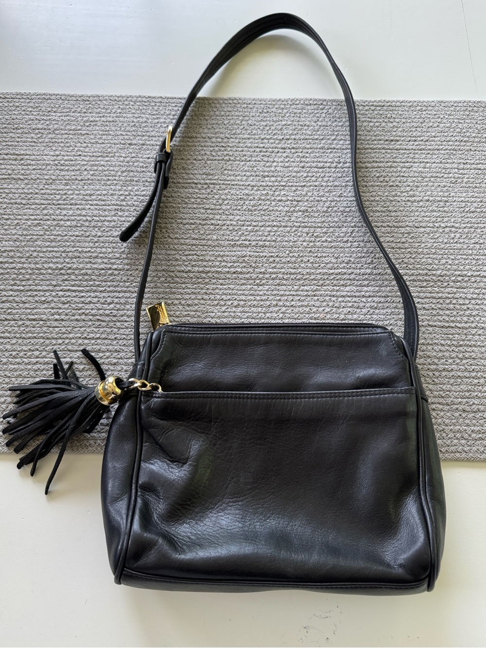 Tignanello Black Leather Crossbody Shoulder Bag with Tassel Vintage 90s
